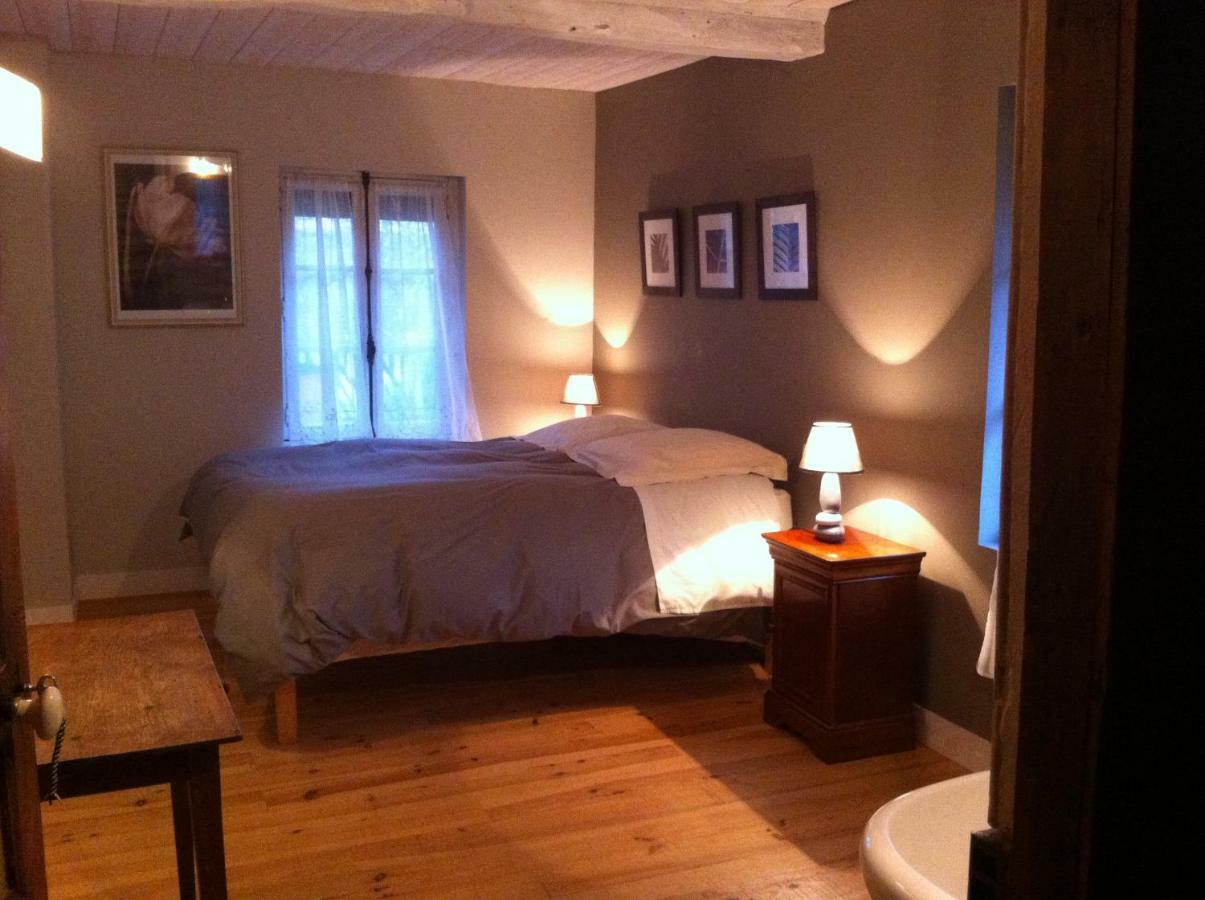 La Ferme Des Vignes Bed & Breakfast Hotot-en-Auge Exterior photo